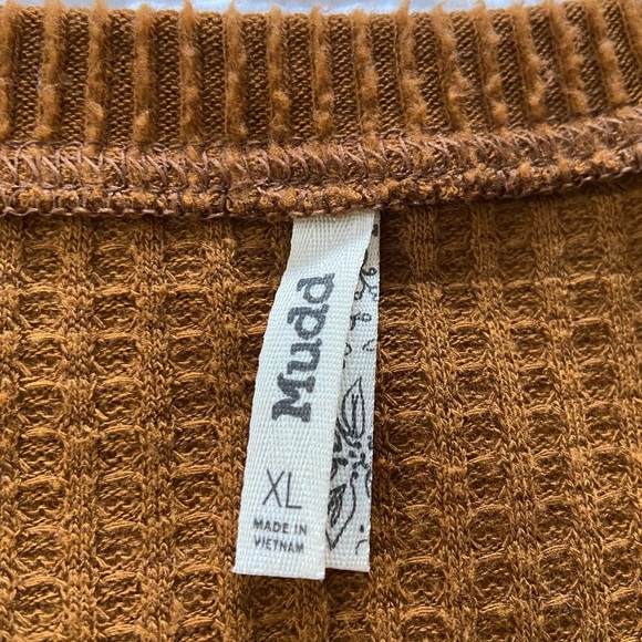 Mudd Waffle Knit Long Sleeve Knotted Front Cozy Chestnut Brown Top Size … - Picture 3 of 11